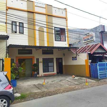 Oyo 92231 Penginapan Tanjung Alang Syariah Macáçar Exterior foto