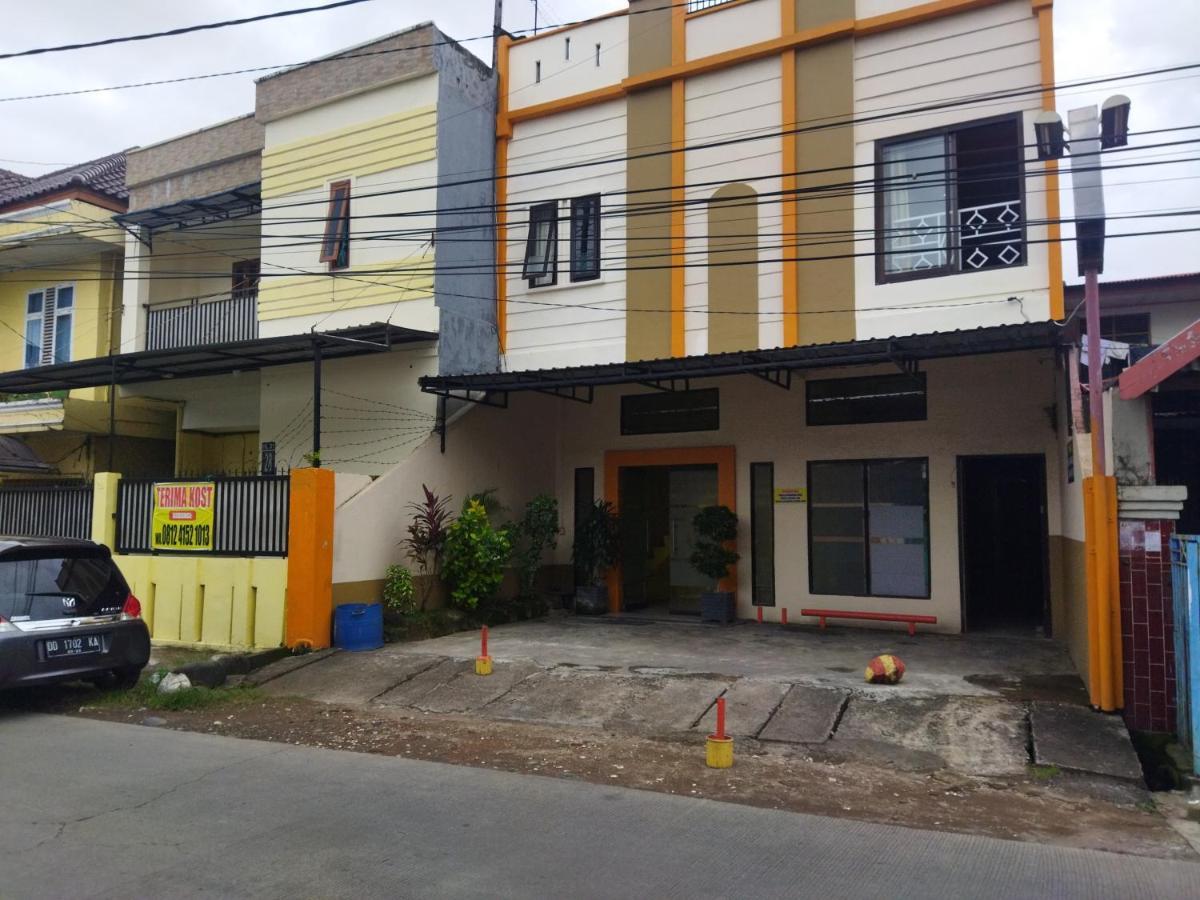 Oyo 92231 Penginapan Tanjung Alang Syariah Macáçar Exterior foto