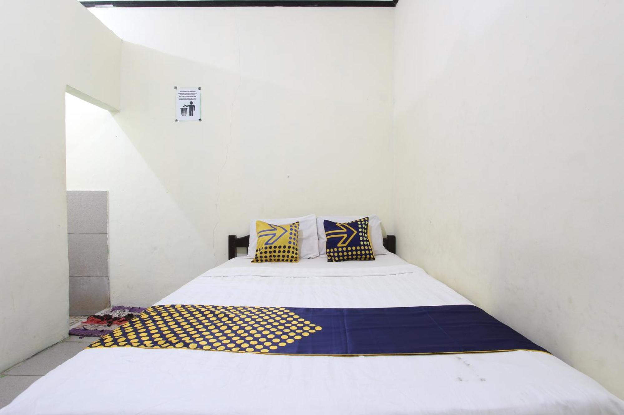 Oyo 92231 Penginapan Tanjung Alang Syariah Macáçar Exterior foto