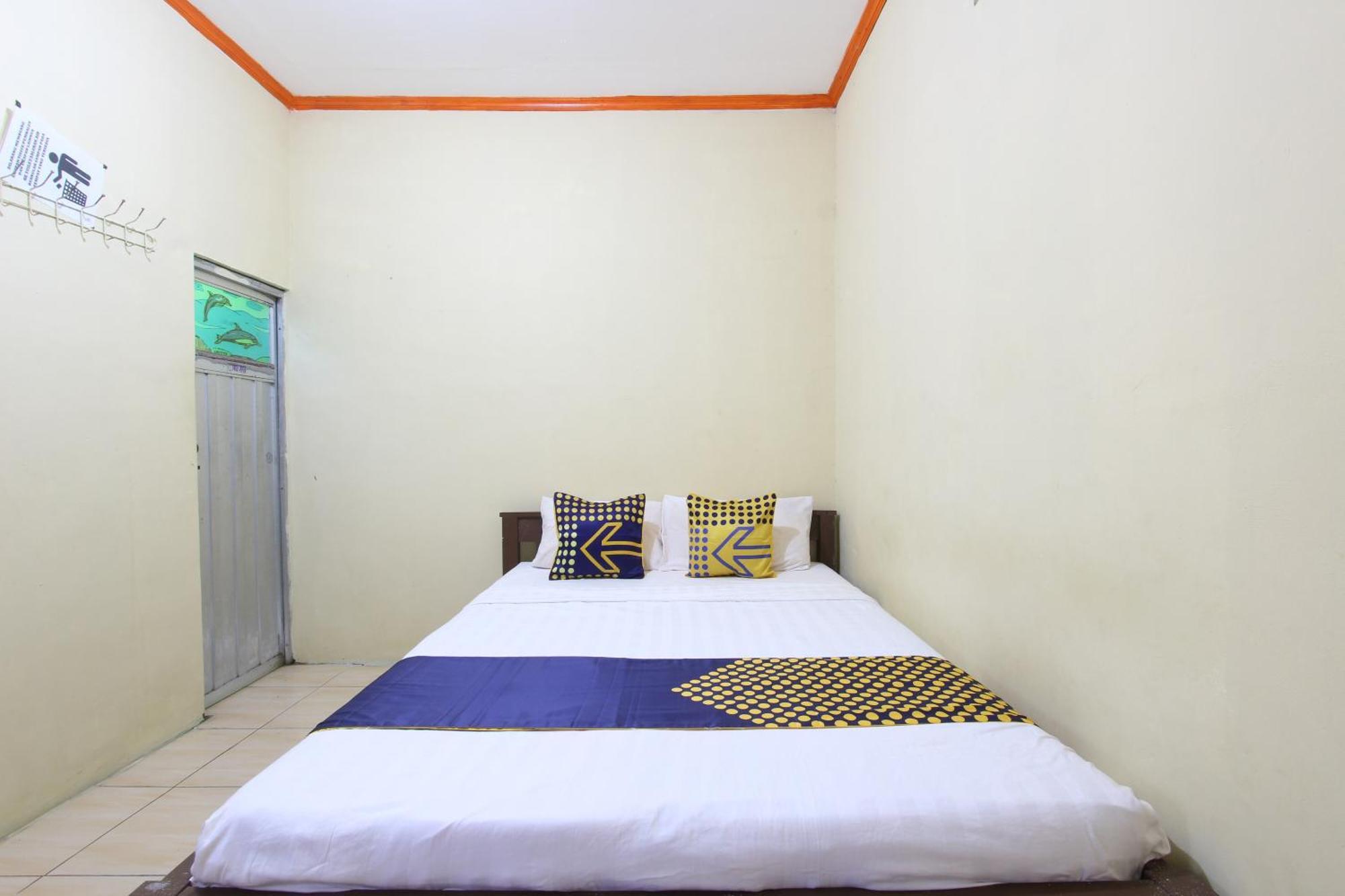 Oyo 92231 Penginapan Tanjung Alang Syariah Macáçar Exterior foto
